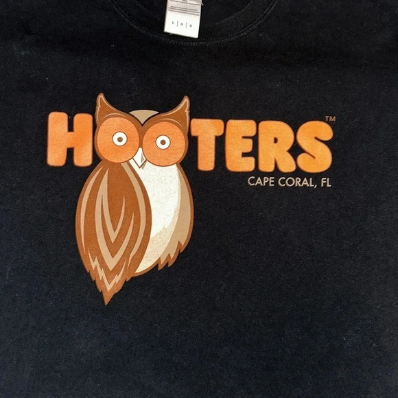 Gildan Other - HOOTER’S Cape Coral, FL Black Short Sleeve t-shirt SIZE LARGE Gildan